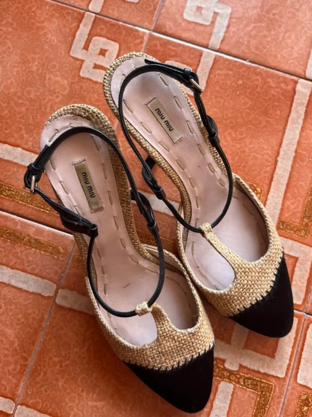 Beige and Black Woven Straw Pointed Toe Heels Women’s Size EU 35.5 / US 5